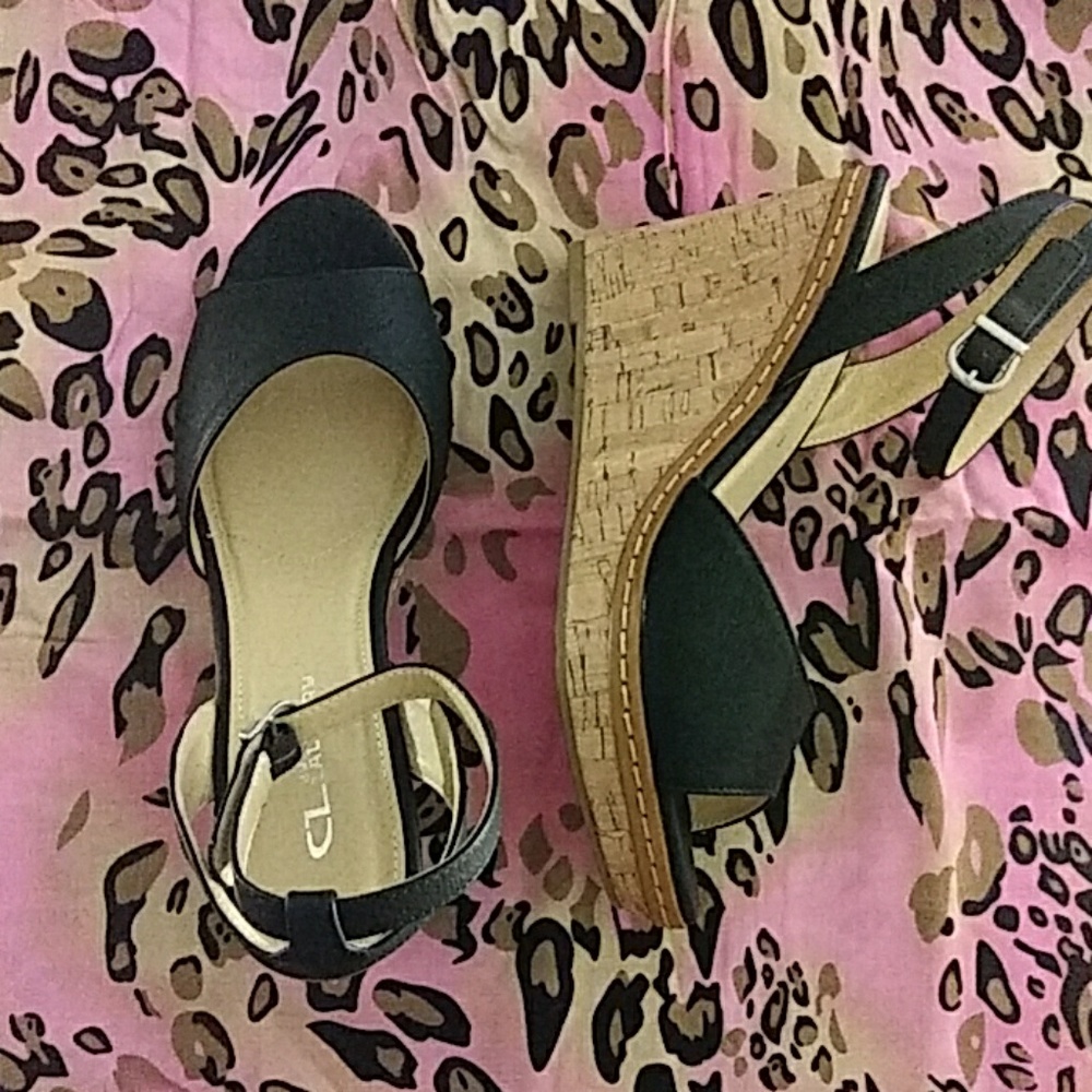 CLaundry Wedge Sandals - Picture 2 of 3